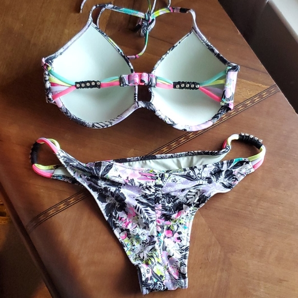EUC Victoria's Secret push up bikini 32D/medium - Picture 2 of 4